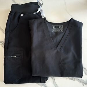 FIGS scrubs set